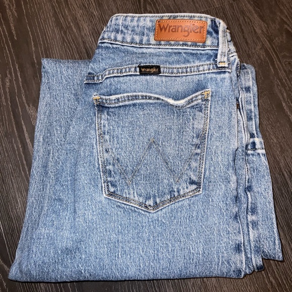 Women’s wrangler’s - Picture 1 of 8